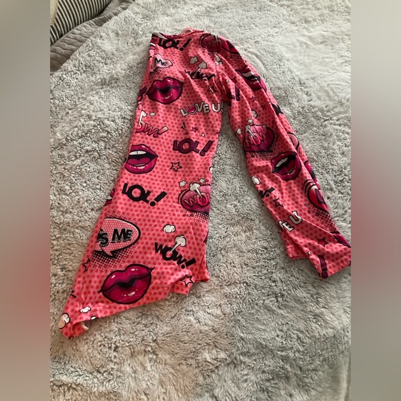 SHEIN graphic graffiti romper- Pjs - Picture 2 of 3